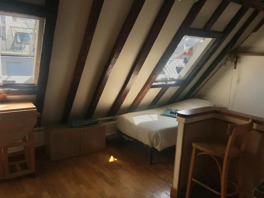 Studio Parisien Plein De Charme 0*, Paris France